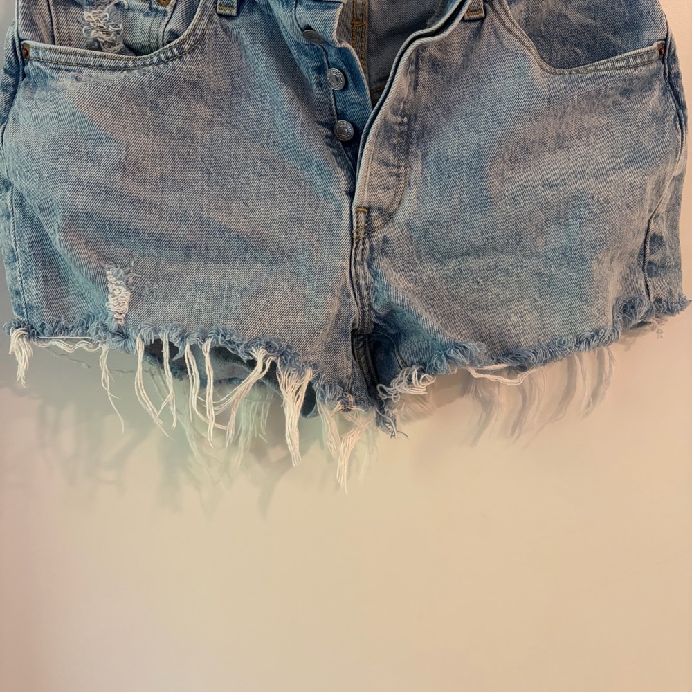 Levi's® Women's 501 Cotton High-Rise Denim Shorts tango light size 28 - Picture 3 of 6